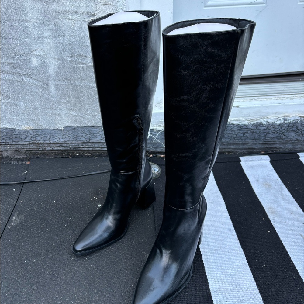 BRAND NEW ⭐️ NEVER WORN ⭐️ TALL BLACK BOOTS